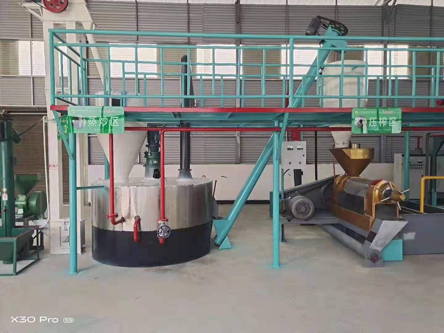 花生油廠榨油成套設備一套要多少錢？